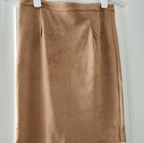 Lulu's faux suede skirt - Picture 1 of 3